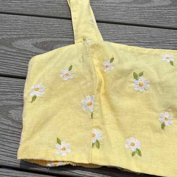 Cropped Yellow Daisy Tank Top - Picture 5 of 8
